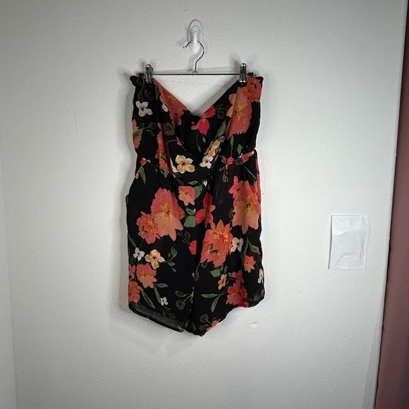 Floral Print Halter Romper - Large - Bright, Vibrant Summer Style - Picture 5 of 12